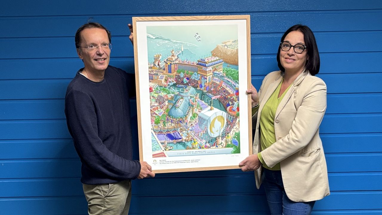 Limitierter Paralympics-Druck aus Saint Riquier an den TV Friedrichstal überreicht